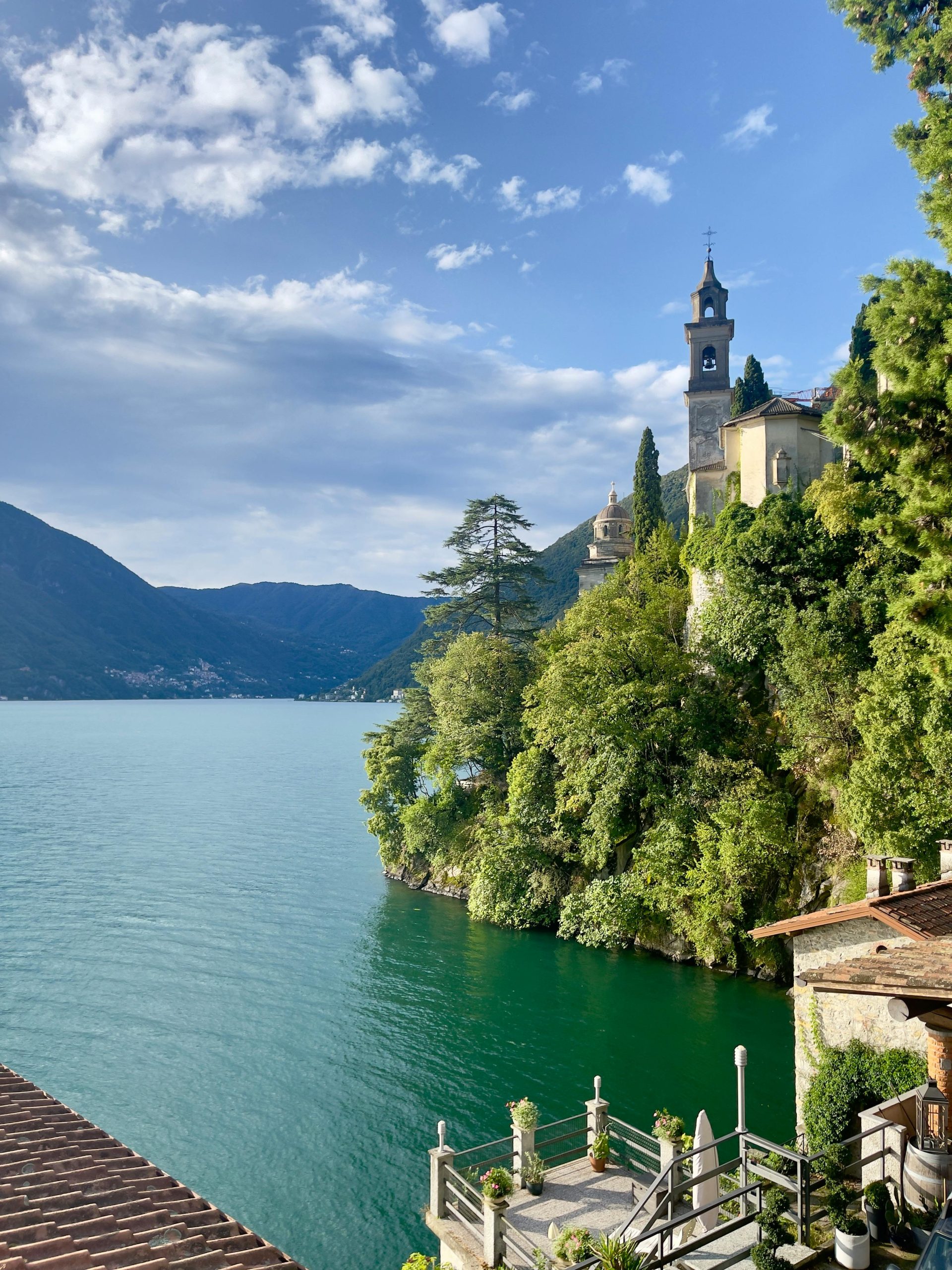 Il ritardo della Regione Lombardia nell'adempiere agli impegni presi: un'analisi approfondita
