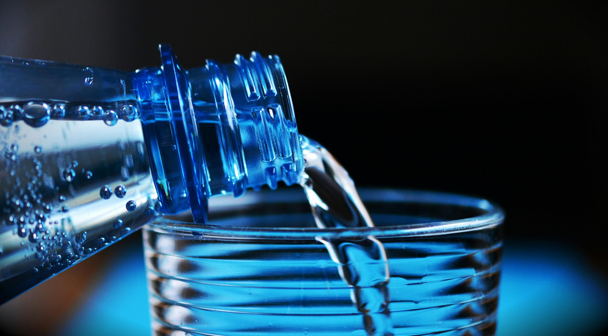 Scoperta sorprendente: come l'acqua frizzante può favorire la perdita di peso