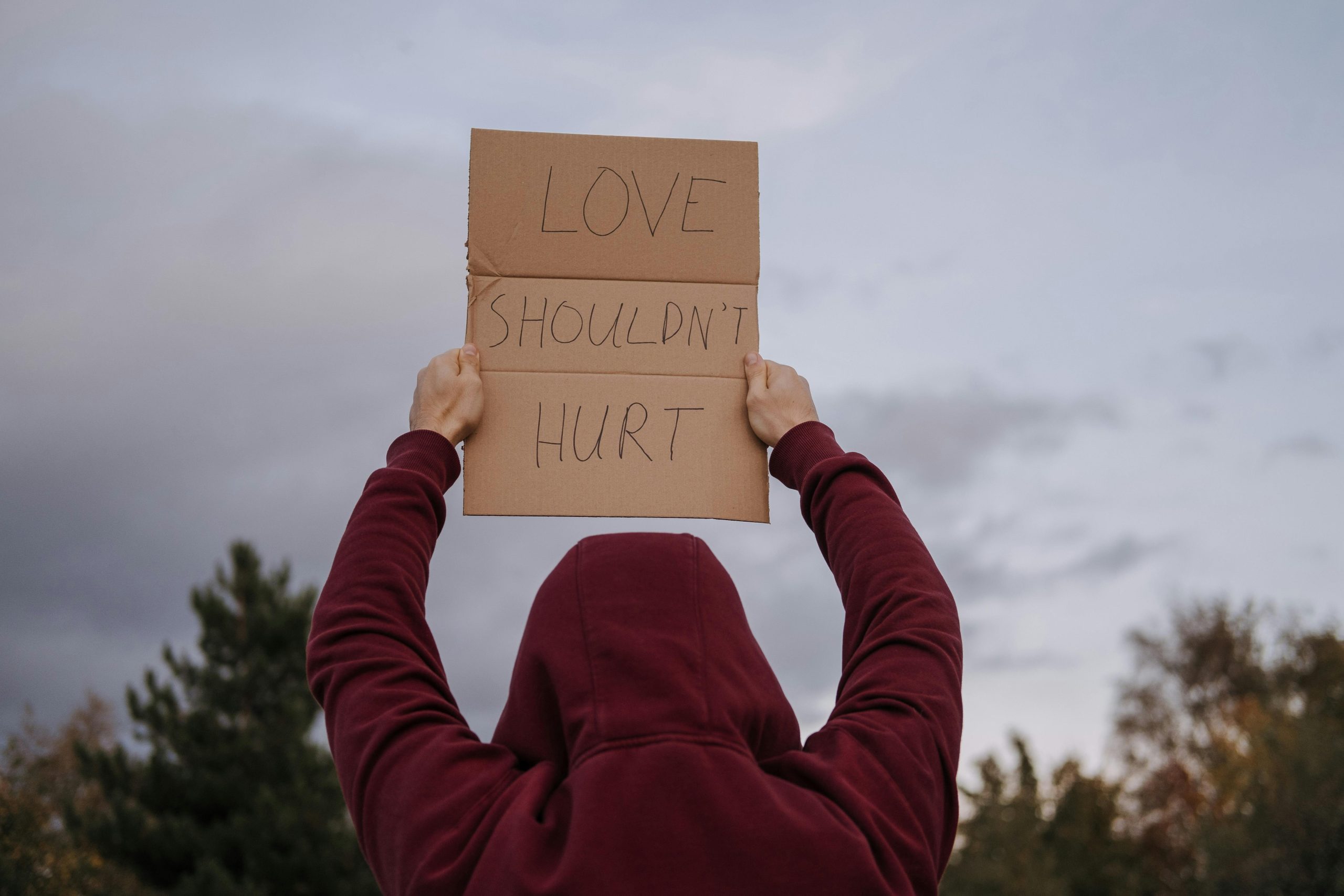 Proteggere i nostri eroi: la lotta contro la violenza sui professionisti della salute