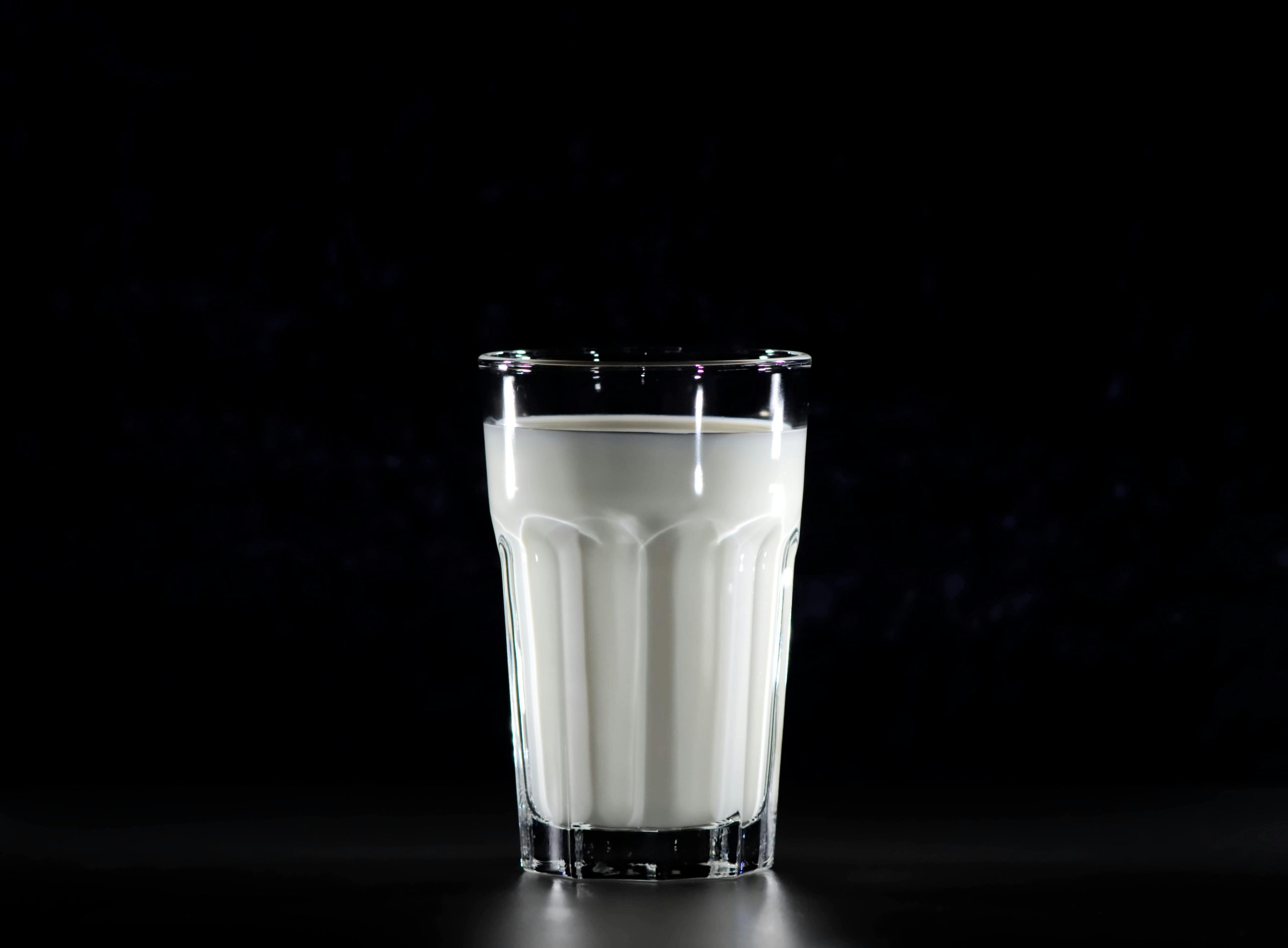 Latte Crudo: Mitici Benefici e Precauzioni da Conoscere
