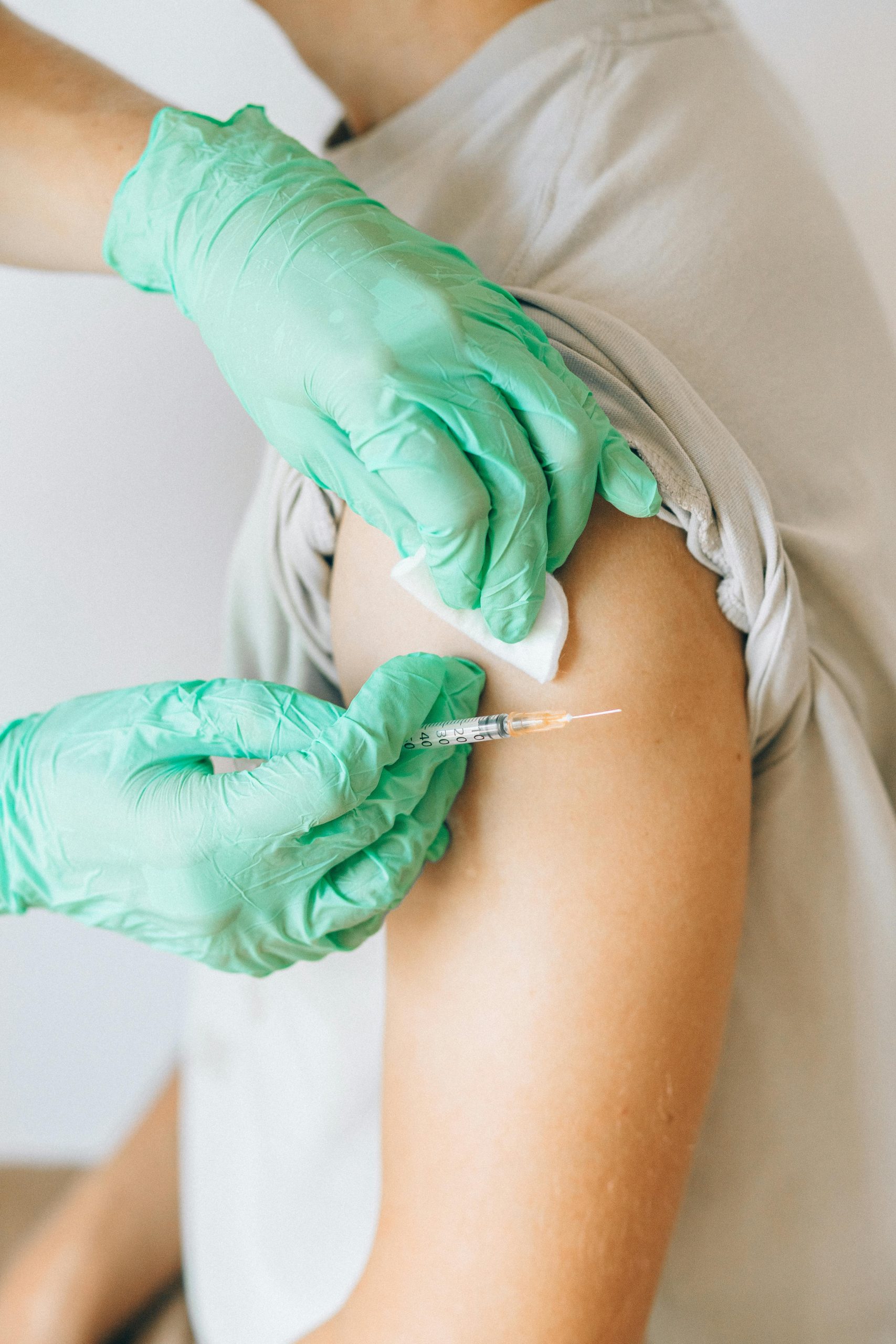 Booster anti-Covid: Le nuove linee guida negli Stati Uniti per over 65 e persone fragili